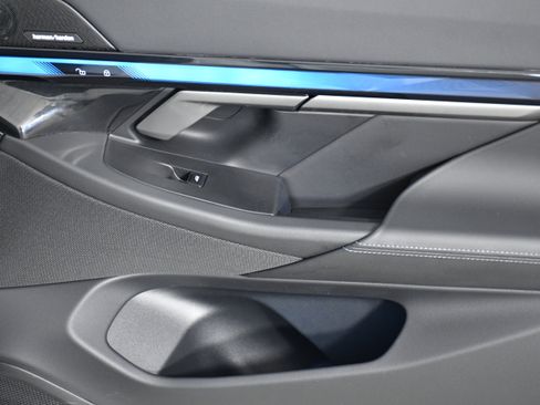 Used 2025 BMW i5 eDrive40i image 29