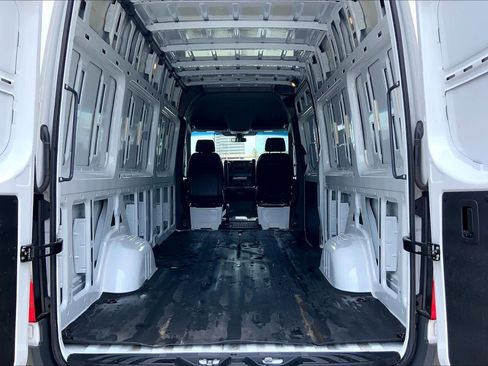Used 2025 Mercedes-Benz Sprinter 2500 image 31