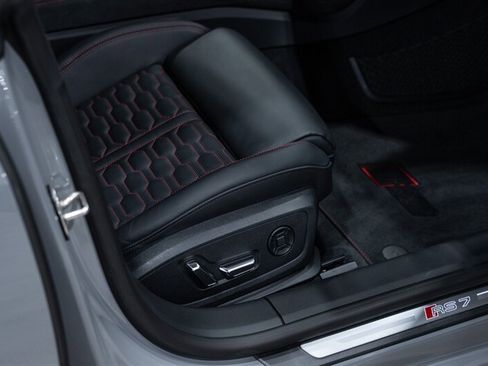Used 2023 Audi RS 7 Sportback AWD/4WD image 38