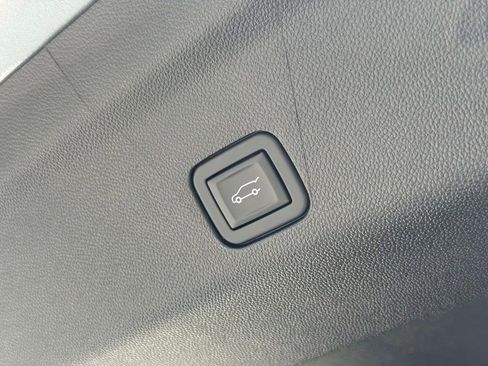 Certified 2024 Cadillac Escalade V w/ LPO, ONYX Package AWD/4WD image 25