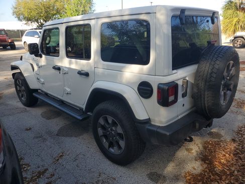 Used 2018 Jeep Wrangler Unlimited Sahara image 4