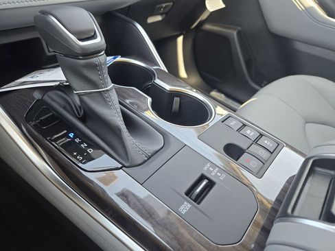 New 2026 Toyota Highlander Limited AWD/4WD image 17