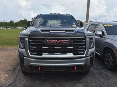 Used 2025 GMC Sierra 2500 AT4 w/ Technology Package AWD/4WD image 2