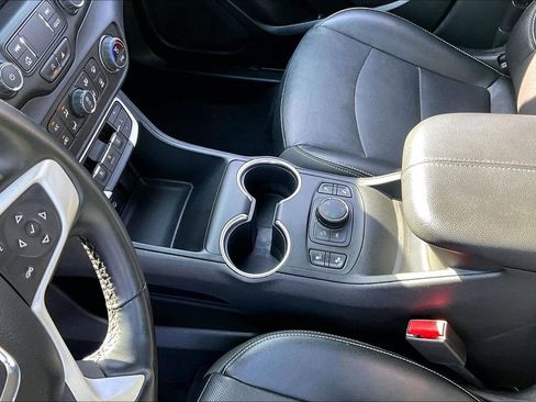 Used 2023 GMC Terrain SLT image 17