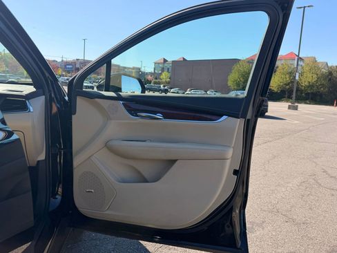 Used 2019 Cadillac XT5 Luxury image 16