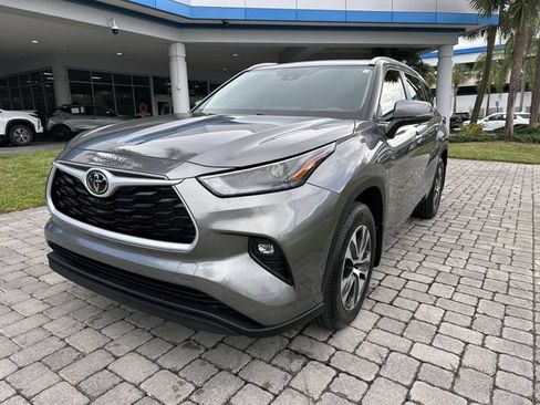 Used 2025 Toyota Highlander XLE FWD image 20