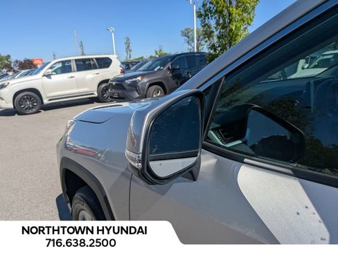 Used 2025 Toyota RAV4 XLE AWD/4WD image 36