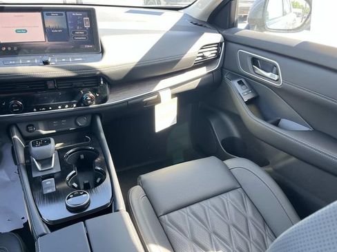 New 2026 Nissan Rogue Platinum AWD/4WD image 16