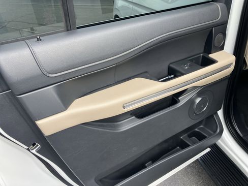 Used 2024 Ford Expedition Max Limited AWD/4WD image 18