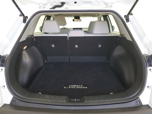 Used 2022 Toyota Corolla Cross L image 11