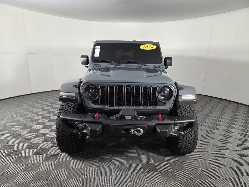Used 2024 Jeep Wrangler Unlimited Rubicon AWD/4WD image 3
