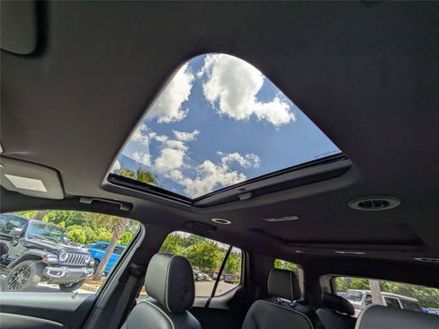 Used 2023 Chevrolet Traverse Premier w/ LPO, Floor Liner Package AWD/4WD image 24
