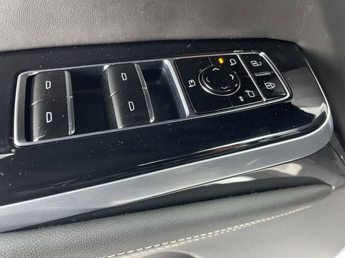 Used 2025 Cadillac Escalade ESV Sport Platinum image 11