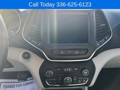 Used 2021 Jeep Cherokee Latitude Lux w/ Comfort/Convenience Group AWD/4WD image 21