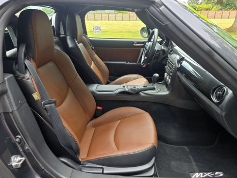 Used 2015 MAZDA MX-5 Miata Grand Touring w/ Premium Package RWD image 16