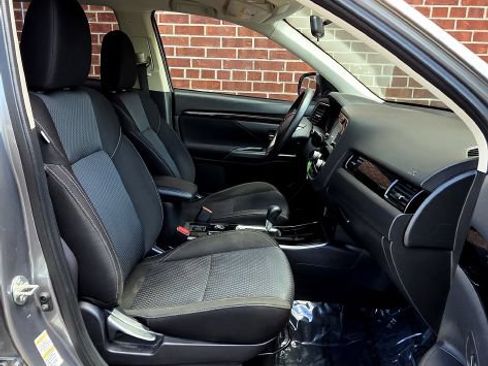 Used 2020 Mitsubishi Outlander SE AWD/4WD image 11