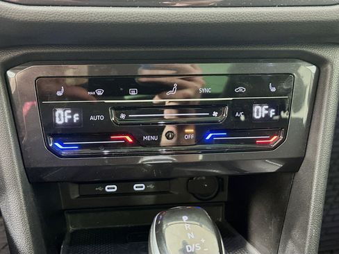 Used 2022 Volkswagen Tiguan SE w/ Panoramic Sunroof Package FWD image 22