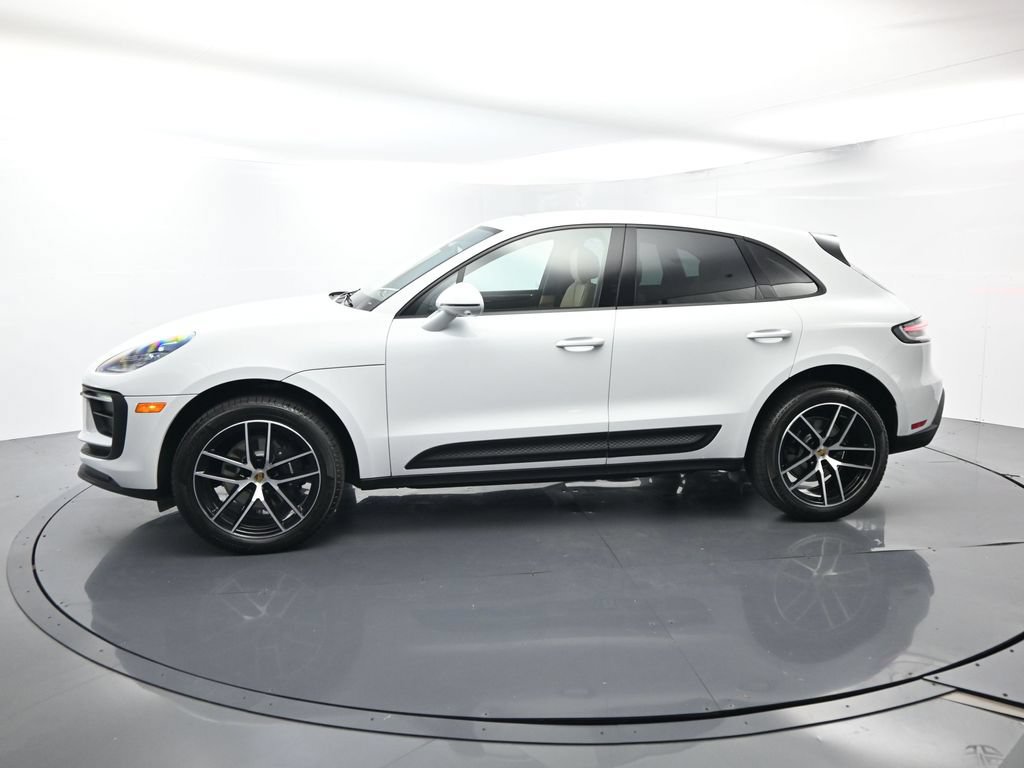 Certified 2026 Porsche Macan AWD/4WD image 2