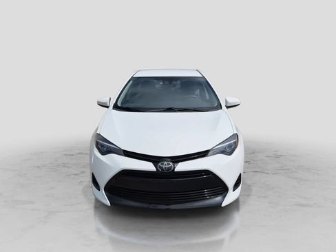 Used 2018 Toyota Corolla LE FWD image 3