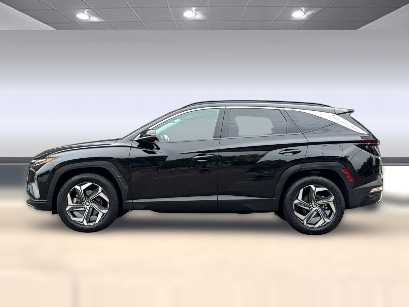 Used 2022 Hyundai Tucson Limited w/ Cargo Package AWD/4WD image 2