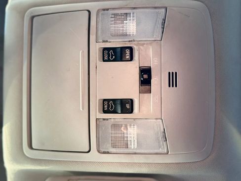 Used 2017 Toyota RAV4 XLE FWD image 35