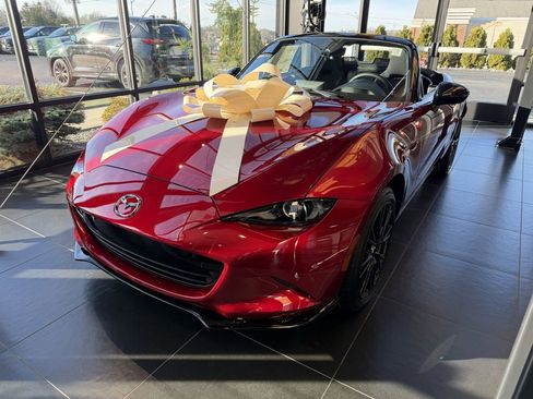 New 2025 MAZDA MX-5 Miata Club image 1