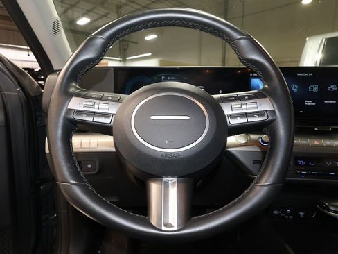 Used 2025 Hyundai Kona SEL image 11