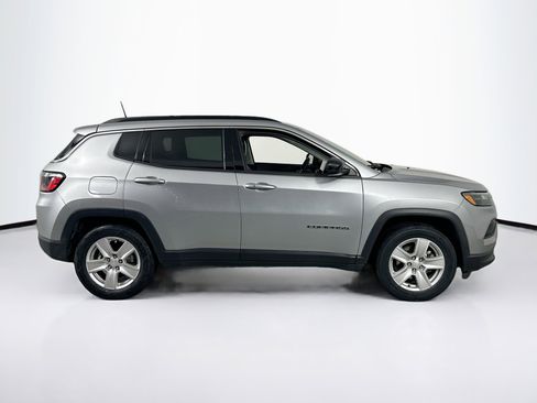 Used 2022 Jeep Compass Latitude w/ Sun and Sound Group FWD image 4