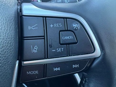 Used 2022 Toyota Highlander XLE AWD/4WD image 31