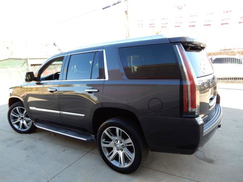 Used 2016 Cadillac Escalade Luxury AWD/4WD image 7