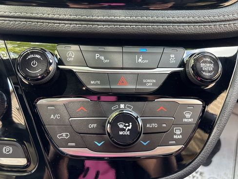 New 2026 Chrysler Pacifica Select FWD image 30