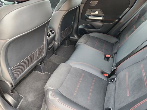 Used 2025 Mercedes-Benz GLA 250 4MATIC image 29