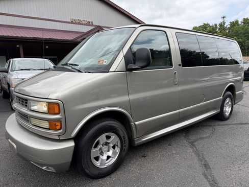 Used 2001 Chevrolet Express 1500 LT RWD image 3