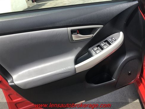 Used 2013 Toyota Prius Four w/ Deluxe Solar Roof Pkg FWD image 9