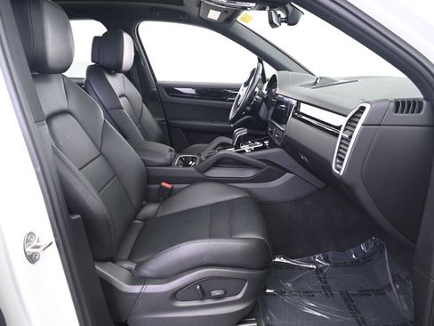 Certified 2022 Porsche Cayenne E-Hybrid image 23