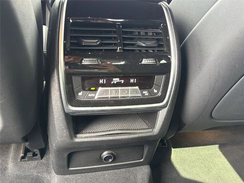 Used 2025 BMW X6 xDrive40i AWD/4WD image 23