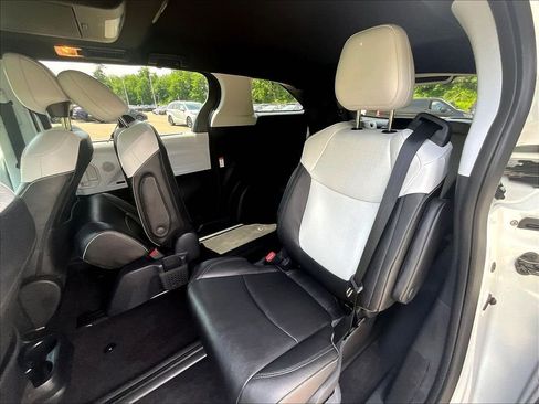Used 2025 Toyota Sienna XSE w/ XSE Plus Package AWD/4WD image 15