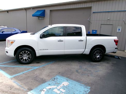 Used 2021 Nissan Titan SV w/ Accessory Utility Package AWD/4WD image 3