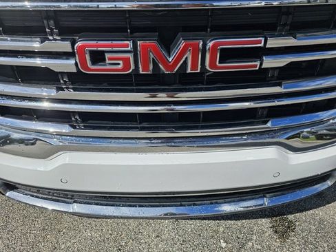 Used 2023 GMC Acadia SLT image 9