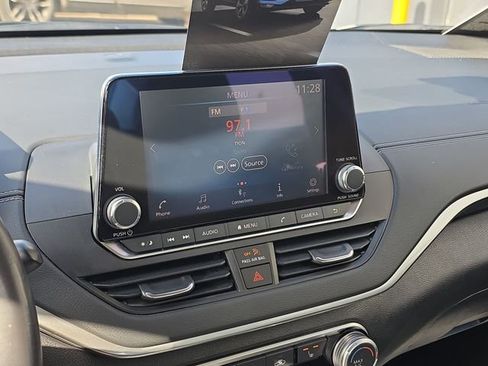 Certified 2022 Nissan Altima 2.5 SV w/ SV Premium Package image 16