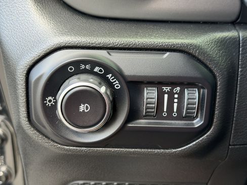 Used 2022 Jeep Wrangler Unlimited Rubicon w/ Xtreme Recon 35" Tire Package image 26