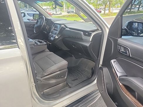 Used 2017 Chevrolet Suburban LS RWD image 16