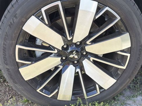 Used 2025 Mitsubishi Outlander SEL FWD image 5