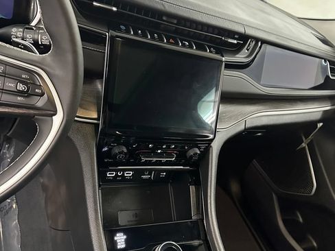 Used 2022 Jeep Grand Cherokee Limited 4xe w/ Luxury Tech Group II AWD/4WD image 16