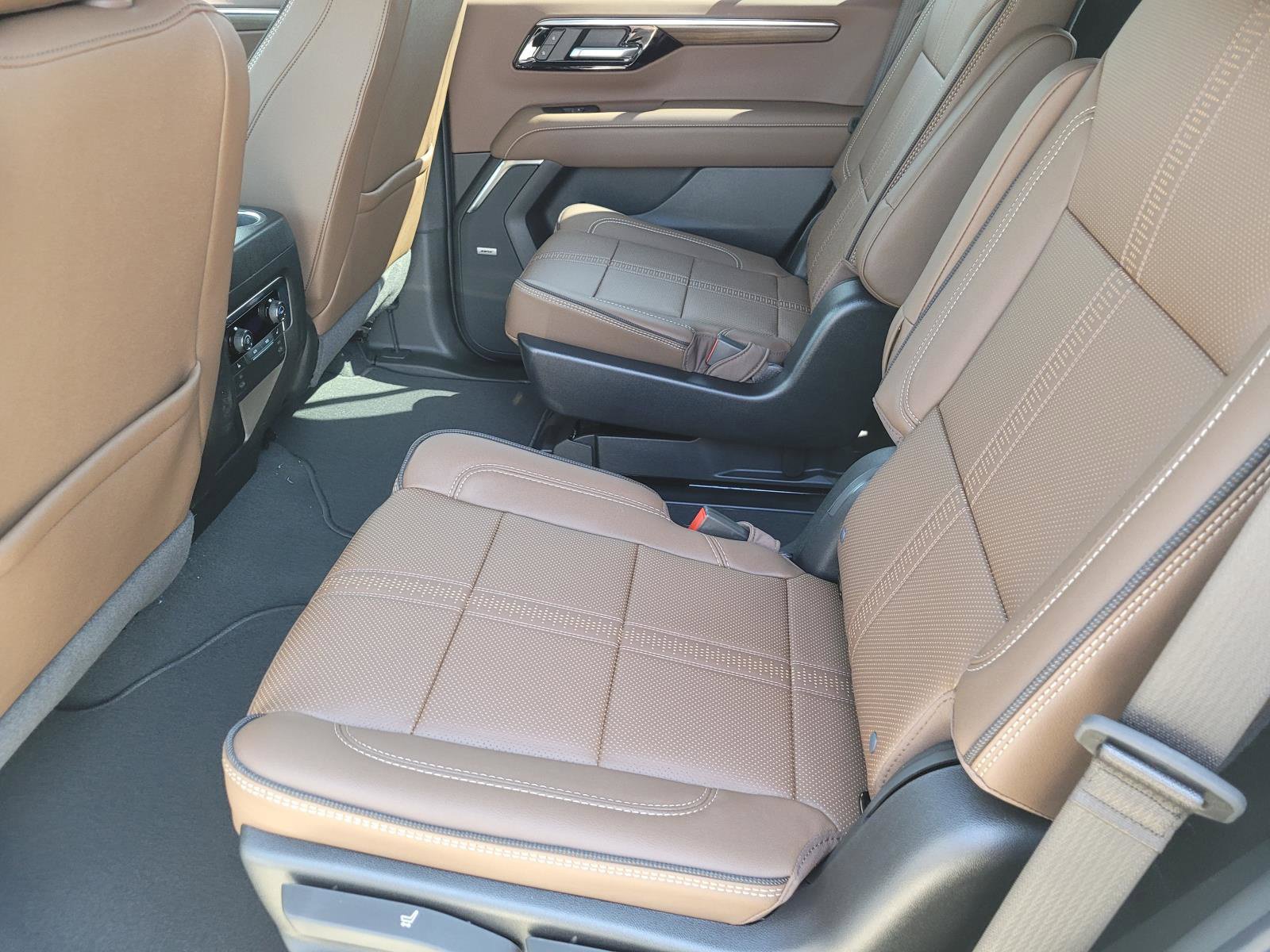 New 2027 Chevrolet Tahoe High Country AWD/4WD image 11