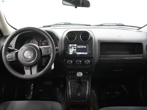 Used 2014 Jeep Patriot Latitude AWD/4WD image 15
