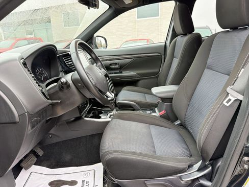 Used 2018 Mitsubishi Outlander LE FWD image 13