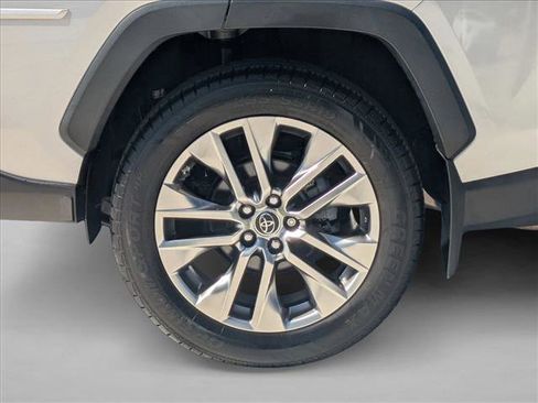 Used 2019 Toyota RAV4 Limited image 23