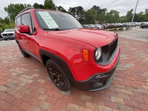 Used 2018 Jeep Renegade Altitude FWD image 38