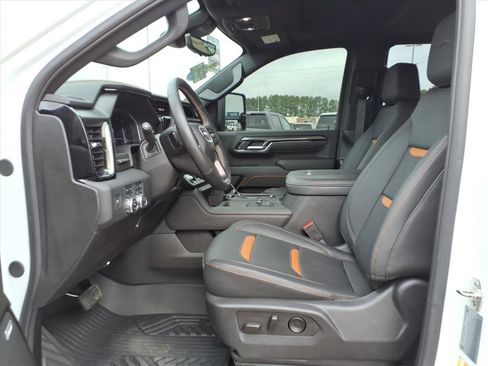 Used 2025 GMC Sierra 2500 AT4 w/ Technology Package image 18